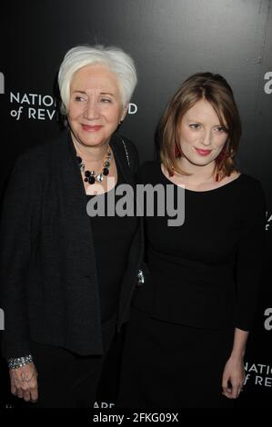 Manhattan, États-Unis d'Amérique. 07 janvier 2014. NEW YORK, NY - JANVIER 07 : Olympia Dukakis et Sarah Polley participent au Gala des prix du Conseil national de révision 2014 à la 42e rue Cipriani le 7 janvier 2014 à New York. Personnes: Olympia Dukakis, Sarah Polley crédit: Storms Media Group/Alay Live News Banque D'Images