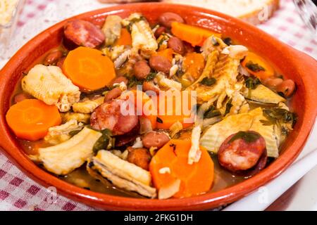 Ragoût de requin-taupe noir ou litao avec potatos, typique de la ville d'Olhao, Portugal. Banque D'Images