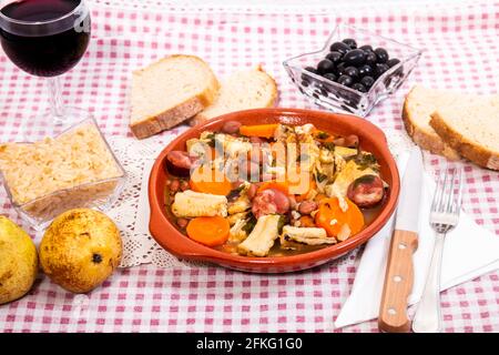 Ragoût de requin-taupe noir ou litao avec potatos, typique de la ville d'Olhao, Portugal. Banque D'Images