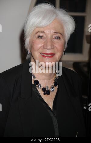 **PHOTO DE FICHIER** Olympia Dukakis est décédé. Olympia Dukakis aux YEATS du Théâtre de répertoire irlandais LA célébration du 150e anniversaire de la naissance du poète du Prix Nobel William Butler Yeats 6-8-2015 photo de John Barrett/PHOTOlink/MediaPunch Banque D'Images