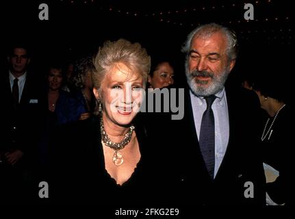 **PHOTO DE FICHIER** Olympia Dukakis est décédé. Olympia Dukakis et son mari 1989 crédit: Ralph Dominguez/MediaPunch Banque D'Images