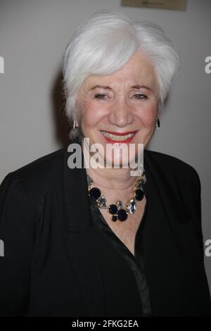 **PHOTO DE FICHIER** Olympia Dukakis est décédé. OLYMPIA DUKAKIS AUX YEATS du Théâtre de répertoire irlandais LA célébration du 150e anniversaire de la naissance du poète du Prix Nobel William Butler Yeats 6-8-2015 photo de John Barrett/PHOTOlink/MediaPunch Banque D'Images