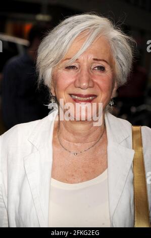 **PHOTO DE FICHIER** Olympia Dukakis est décédé. Olympia Dukakis à la Cinema Society & Brooks Brothers projection de 'Adam' à AMC Loews 19th Street à New York. 28 juillet 2009 crédit : Dennis Van Tine/MediaPunch Banque D'Images