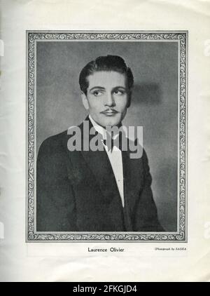 LAURENCE OLIVIER portrait comme Victor Prynne par SASHA dans LA VIE PRIVÉE une comédie intime en trois actes écrit et produit par Noel Coward présenté par Charles B. Cochran au Phoenix Theatre à Londres du 24 septembre 1930 Banque D'Images