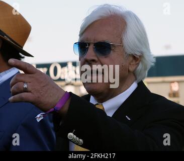 Louisville, États-Unis. 1er mai 2021. Bob Baffert, entraîneur de Medina Spirit, dans le cercle des gagnants après que son cheval a gagné la 147e course du Kentucky Derby le 1er mai 2021 à Churchill Downs à Louisville Kentucky. Photo de Mark Abraham/UPI crédit: UPI/Alay Live News Banque D'Images