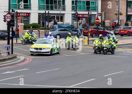 Londres, Royaume-Uni. 1er mai 2021. La police arrête la circulation alors que les manifestants défilent à travers Londres pendant les manifestations de tuer le projet de loi à Londres.la police lors des manifestations contre la police, le crime, la détermination de la peine et les tribunaux, le projet de loi qui accorderait à la police toute une gamme de nouveaux pouvoirs discrétionnaires pour mettre fin aux manifestations. (Photo par Dave Rushen/SOPA Images/Sipa USA) crédit: SIPA USA/Alay Live News Banque D'Images