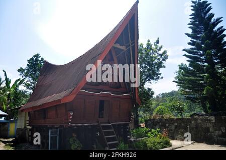 Musée Huta Bolon Simanindo et ancienne maison rétro de l'indonésien pour l'indonésie personnes et les voyageurs étrangers voyage visite Au tomok dans Sam Banque D'Images