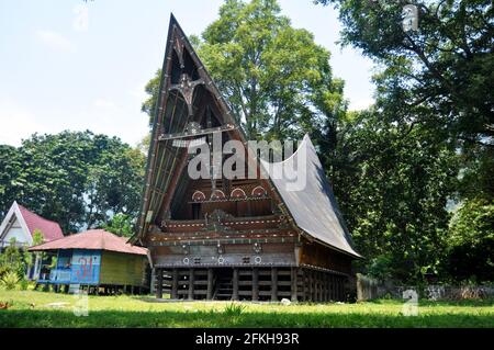 Musée Huta Bolon Simanindo et ancienne maison rétro de l'indonésien pour l'indonésie personnes et les voyageurs étrangers voyage visite Au tomok dans Sam Banque D'Images