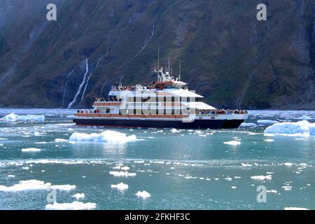 Bateau de croisière à Kenai Fjords Alaska USA Banque D'Images