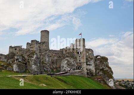 Ruines de fortifications médiévales à Ogrodzieniec, Pologne Banque D'Images