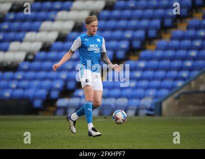 Peterborough, Royaume-Uni. 1er mai 2021. Frankie Kent (pu) à la Peterborough United contre Lincoln City EFL League One Match au Weston Homes Stadium, Peterborough, Cambridgeshire. Crédit : Paul Marriott/Alay Live News Banque D'Images