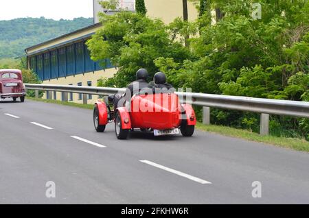 Eisenstadt, Autriche - 14 mai 2011: Bugatti Typ 40 sur le 8th Oldtimer Fahrt - une compétition annuelle pour les voitures anciennes sur une scène spéciale sur Stotzinger Ber Banque D'Images