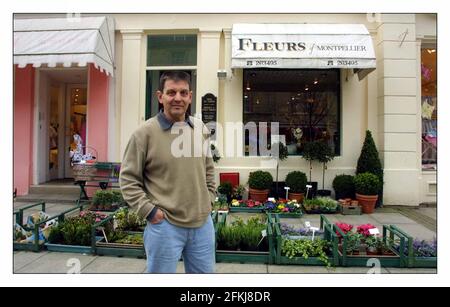 Aller avec l'histoire de Mathew Beard en comparant les années précédentes a annulé Cheltenham Gold Cup Festival à cette année Fleuriste John Whartonpic David Sandison 6/3/2002 Banque D'Images