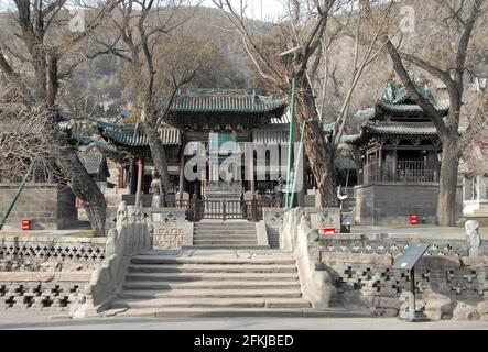 Temple Jinci près de Taiyuan, Shanxi, Chine. La terrasse des statues en fer au temple de Jinci, le plus important complexe de temples de la province du Shanxi, en Chine. Banque D'Images