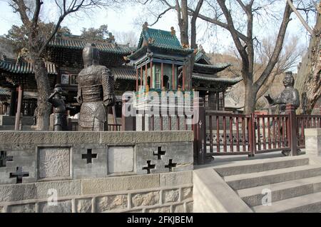 Temple Jinci près de Taiyuan, Shanxi, Chine. La terrasse des statues en fer au temple de Jinci, le plus important complexe de temples de la province du Shanxi, en Chine. Banque D'Images