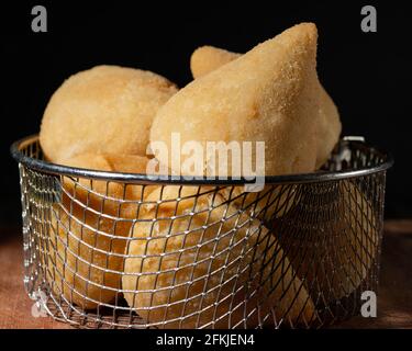 Boulettes de poulet, coxinhas, en-cas brésilien populaire Banque D'Images