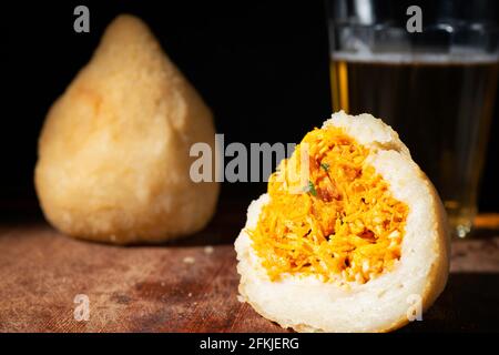 Boulettes de poulet, coxinhas, en-cas brésilien populaire Banque D'Images