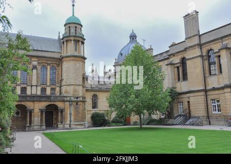 Vue sur la chapelle T. G. Jackson depuis le Hertford College Old Quad, Oxford, Royaume-Uni. Ciel couvert. Banque D'Images