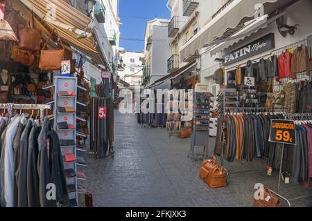 Souvernirgeschaefte in der Altstadt von Nerja, Andalusien, Costa del sol, Espagnol | boutiques de souvenirs dans la vieille ville de Nerja, Andalousie, Costa del sol, Banque D'Images