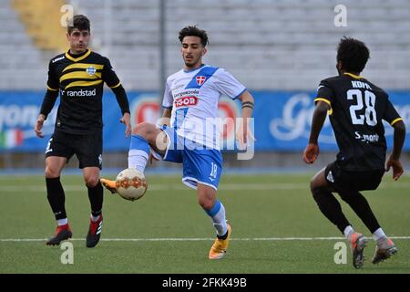 Novara, Italie. 02 mai 2021. Marco Zunno (#18 Novara) pendant le match de la série C entre Novara et Côme au stade Piola à Novara, Italie crédit: SPP Sport Press photo. /Alamy Live News Banque D'Images