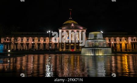 Wiesbaden au Kurpark de nuit Banque D'Images