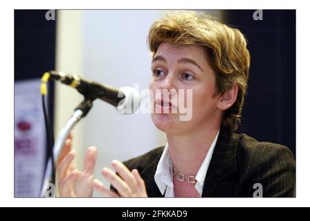 La réunion de Fringe indépendante avec les orateurs David Miliband, Ruth Kelly et Ed Balls, présidée par Steve Richards à la conférence du Parti travailliste à Brighton.pic David Sandison 26/9/2005 Banque D'Images