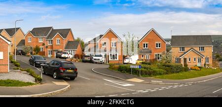 Llanharan, pays de Galles du Sud - avril 2021 : vue panoramique de nouvelles maisons individuelles sur un nouveau développement de logements . Banque D'Images