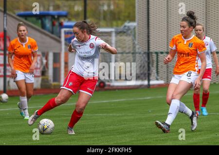 Cumbernauld, North Lanarkshire, Écosse, Royaume-Uni. 2 mai 2021. Tegan Reynolds (#14) de Spartans FC Women pendant la Scottish Building Society Scottish Women's Premier League 1 Fixture Glasgow City vs Spartans, Broadwood Stadium, Cumbernauld, North Lanarkshire. 02/05/2021 | Credit Colin Poultney/Alay Live News Banque D'Images