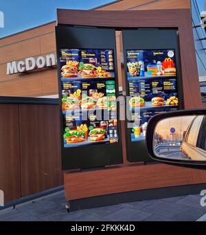 Menu drive-through dans un restaurant McDonald's. Banque D'Images