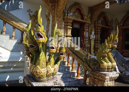 Sculptures de la garde du dragon à Wat Bupfaram, Chiang Mai, Thaïlande, Asie Banque D'Images