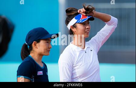 Shuko Aoyama et Ena Shibahara du Japon jouant en double à la Mutua Madrid Open 2021, Masters 1000 tournoi de tennis le 1er mai 2021 à la Caja Magica à Madrid, Espagne - photo Rob Prange / Espagne DPPI / DPPI / LiveMedia Banque D'Images