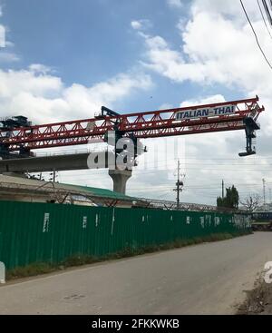 Dhaka, Bangladesh-28 juillet 2019: Le projet Mega Metrorail progresse dans la ville de Dhaka. Travailleurs du projet de métro ferroviaire . construction du métro . Banque D'Images