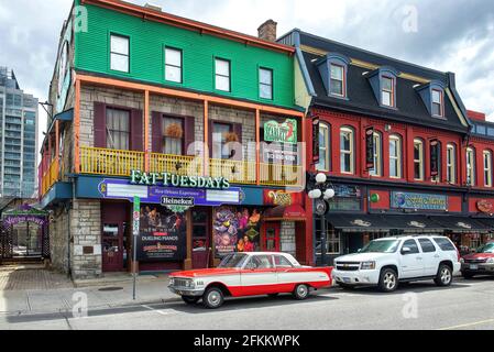 Ottawa, Canada - le 17 mai 2016 : le FAT Tuesdays était un restaurant et bar populaire offrant une expérience de la Nouvelle-Orléans dans le marché Byward depuis 14 ans Banque D'Images