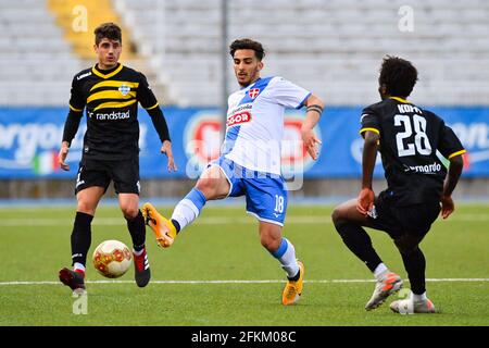 Novara, Italie. 02 mai 2021. Marco Zunno (#18 Novara) pendant le match de la série C entre Novara et Côme au stade Piola à Novara, Italie crédit: SPP Sport Press photo. /Alamy Live News Banque D'Images