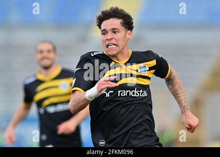 Novara, Italie. 02 mai 2021. Lewis Walker (#19 Como 1907) pendant le match de la série C entre Novara et Côme au stade Piola à Novara, Italie crédit: SPP Sport Press photo. /Alamy Live News Banque D'Images