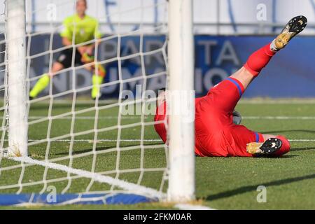 Novara, Italie. 02 mai 2021. Oeil de gardien de but pendant le match de la série C entre Novara et Côme au stade Piola à Novara, Italie crédit: SPP Sport Press photo. /Alamy Live News Banque D'Images