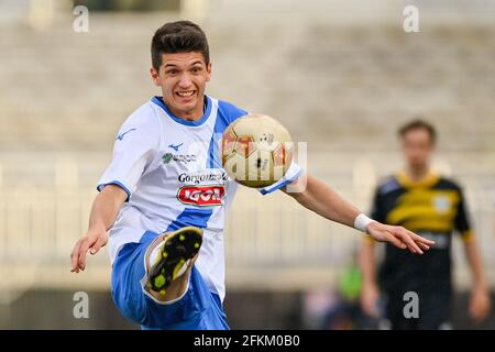 Novara, Italie. 02 mai 2021. Cesare Pogliano (#6 Novara) pendant le match de la série C entre Novara et Côme au stade Piola à Novara, Italie crédit: SPP Sport Press photo. /Alamy Live News Banque D'Images