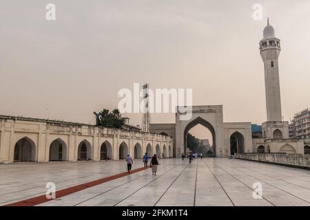 DHAKA, BANGLADESH - 20 NOVEMBRE 2016 : cour de la mosquée nationale Baitul Mukarram à Dhaka, Bangladesh Banque D'Images