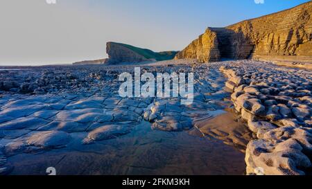 Llantwart Major, 22 avril 2021 : pointe de Nash point à la lumière de l'heure d'or, Glamourgan, pays de Galles, Royaume-Uni Banque D'Images