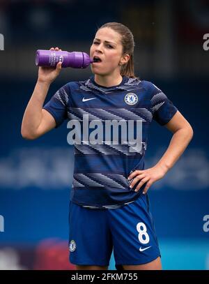 Kingston, Royaume-Uni. 02 mai 2021. Melanie Leupolz, de Chelsea Women, participe à un match de pré-rencontre avec un verre lors de la deuxième demi-finale de l'UEFA Women's Champions League, à huis clos, entre Chelsea Women et FC Bayern Munich, au Kingsmeadow Stadium, à Kingston, en Angleterre, le 2 mai 2021. Photo d'Andy Rowland. Crédit : Prime Media Images/Alamy Live News Banque D'Images