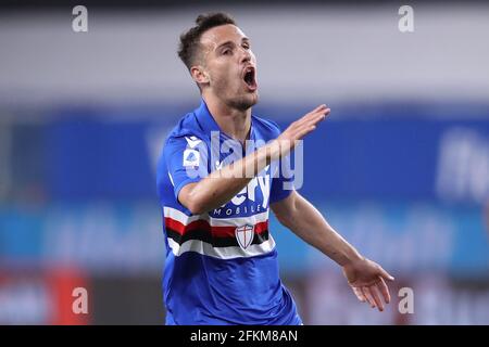 Gênes, Italie, 2 mai 2021. Valerio Verre de UC Sampdoria réagit au cours de la série UN match à Luigi Ferraris, Gênes. Le crédit photo devrait se lire: Jonathan Moscrop / Sportimage Banque D'Images