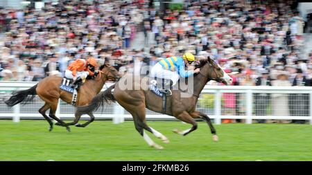 ROYAL ASCOT 2009. 1er JOUR. 16/6/09. LES ROIS TIENNENT DES PIQUETS. STEVEN ARNOLD SUR L'EXPLOSION PITTORESQUE GAGNE. PHOTO DAVID ASHDOWN Banque D'Images