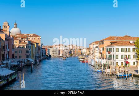 Grand Canal, Église de gauche Chiesa di San Geremia, Venise, Vénétie, Italie Banque D'Images