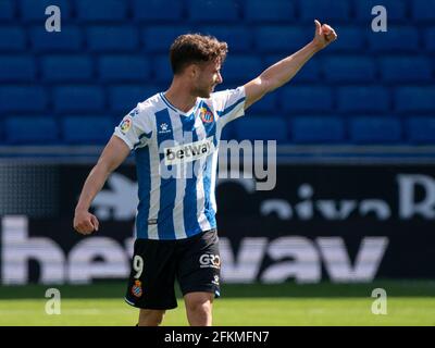 Cornella, Espagne. 2 mai 2021. Javi Puado du RCD Espanyol réagit lors d'un match de football espagnol de deuxième division entre le RCD Espanyol et Malaga CF à Cornella, Espagne, le 2 mai 2021. Crédit : Joan Gosa/Xinhua/Alay Live News Banque D'Images