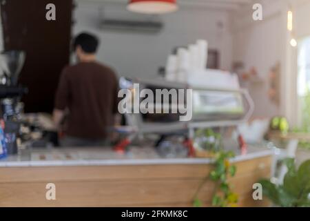 Un café-restaurant ou un café-restaurant flou avec un arrière-plan abstrait et lumineux. Pour la présentation ou la conception de produits de montage. Effet de flou pour le café dans les millésimes Banque D'Images