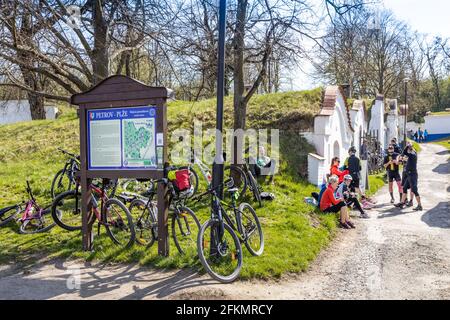 Vinne sklepy, Petrov - Plze u Straznice, Jizni Morava, Ceska republika / caves à vin, Plze dans le village de Petrov, Moravie du Sud, République tchèque Banque D'Images