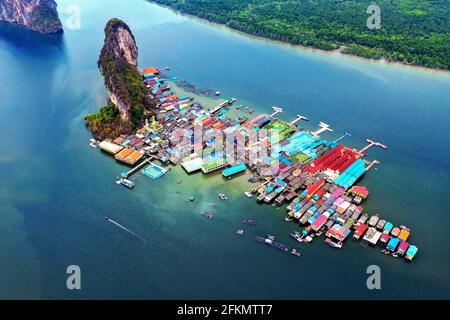 Vue aérienne de l'île de Panyee à Phang Nga, Thaïlande. Banque D'Images
