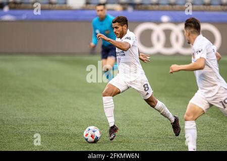 MILIEU de terrain DE LA Galaxy Jonathan dos Santos (8) en train de courir avec lui au cours de la deuxième moitié d'un match MLS contre les Seattle Sounders à Lumen Field, Banque D'Images