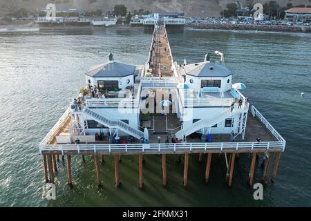 Une vue aérienne de la jetée de Malibu, le dimanche 2 mai 2021, à Malibu, Calif. Banque D'Images