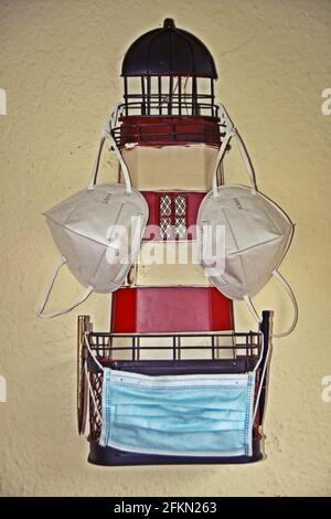 ffp2, protection de la bouche sur un support pour la désinfection Banque D'Images